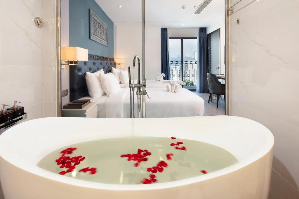 Erica Nha Trang 4*