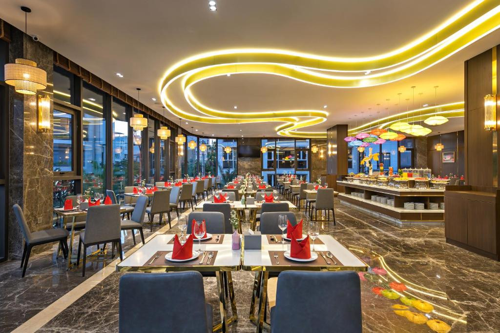 Golden Lotus Grand Hotel Da Nang 4*