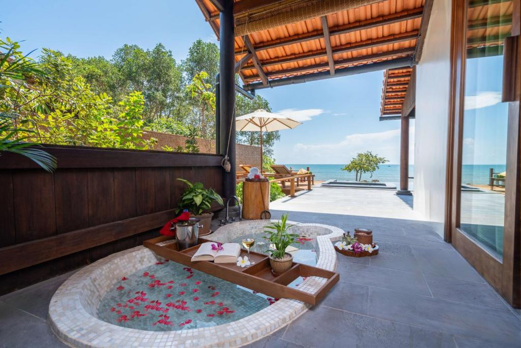 Green Bay Phu Quoc Resort & Spa 4*