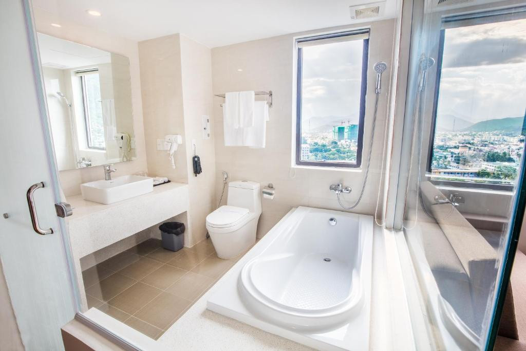 King Town Grand Hotel & Wedding Center 4*