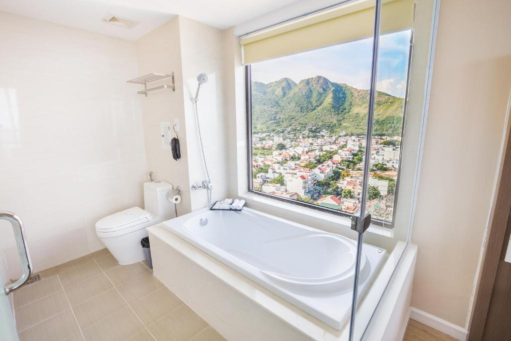 King Town Grand Hotel & Wedding Center 4*