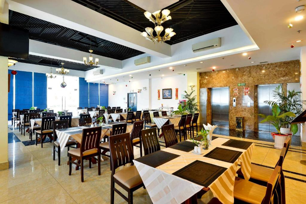 Happy Life Hotel (Ex. Liberty Saigon South) 3*