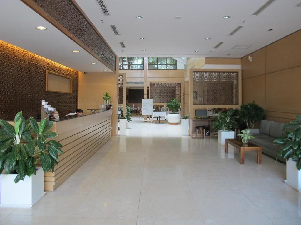 Nhi Phi Hotel 3*