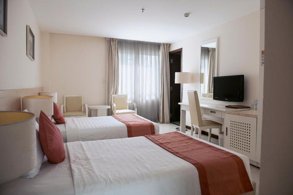 Nhi Phi Hotel 3*