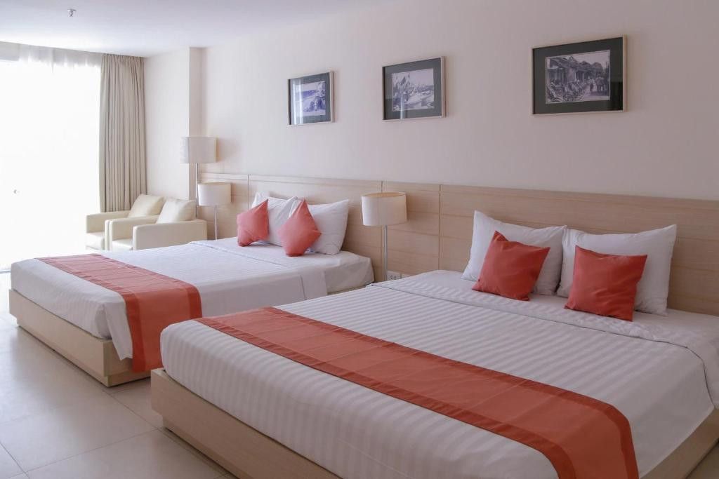 Nhi Phi Hotel 3*