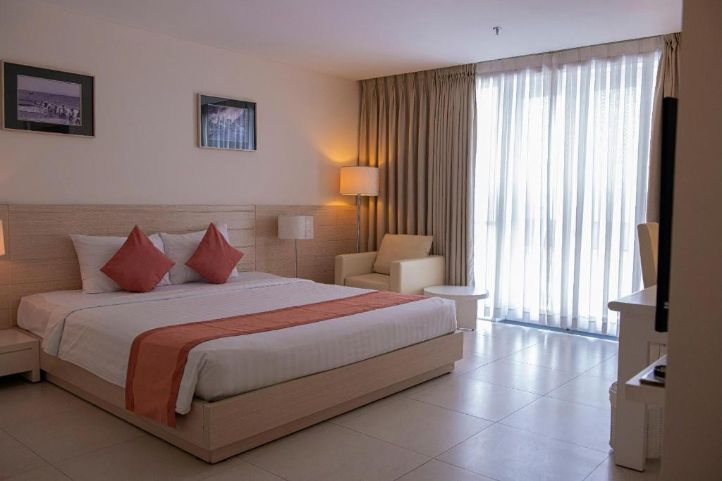 Nhi Phi Hotel 3*