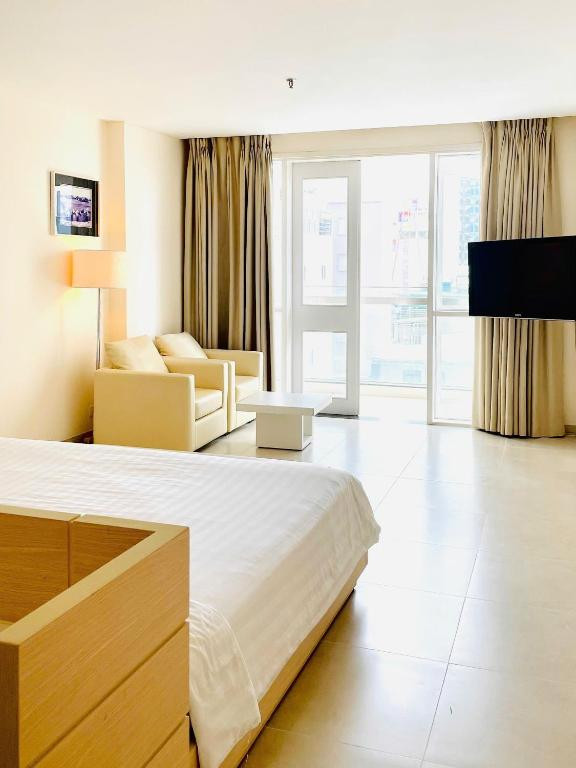 Nhi Phi Hotel 3*