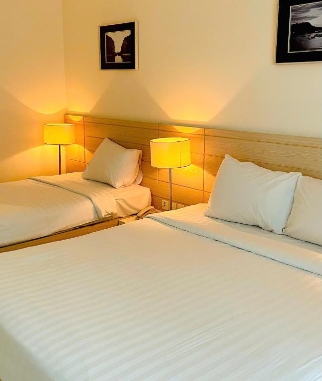 Nhi Phi Hotel 3*