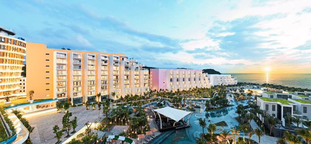 Premier Residences Phu Quoc Emerald Bay 5*