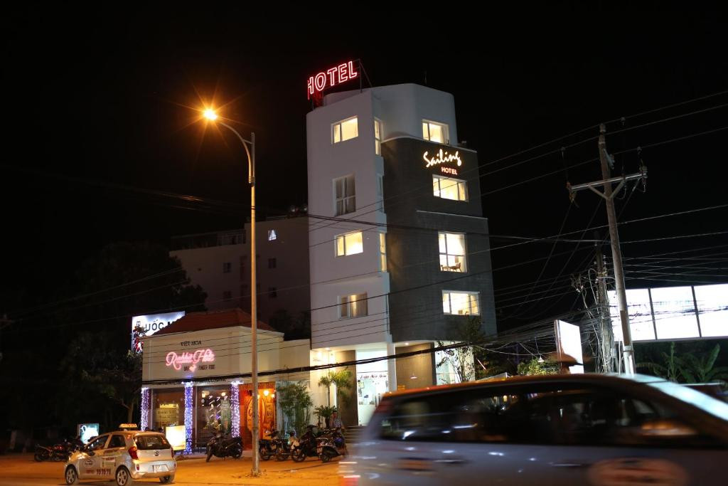 Sailing Hotel 2*