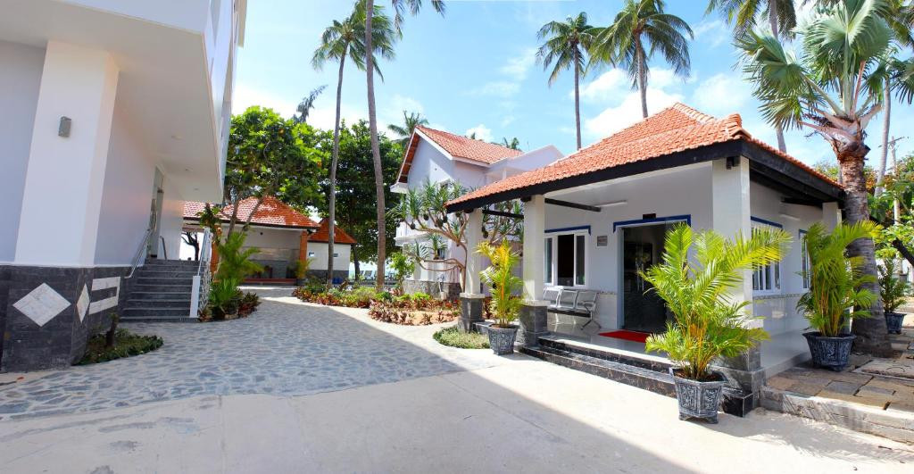 Sand Beach Resort 3*