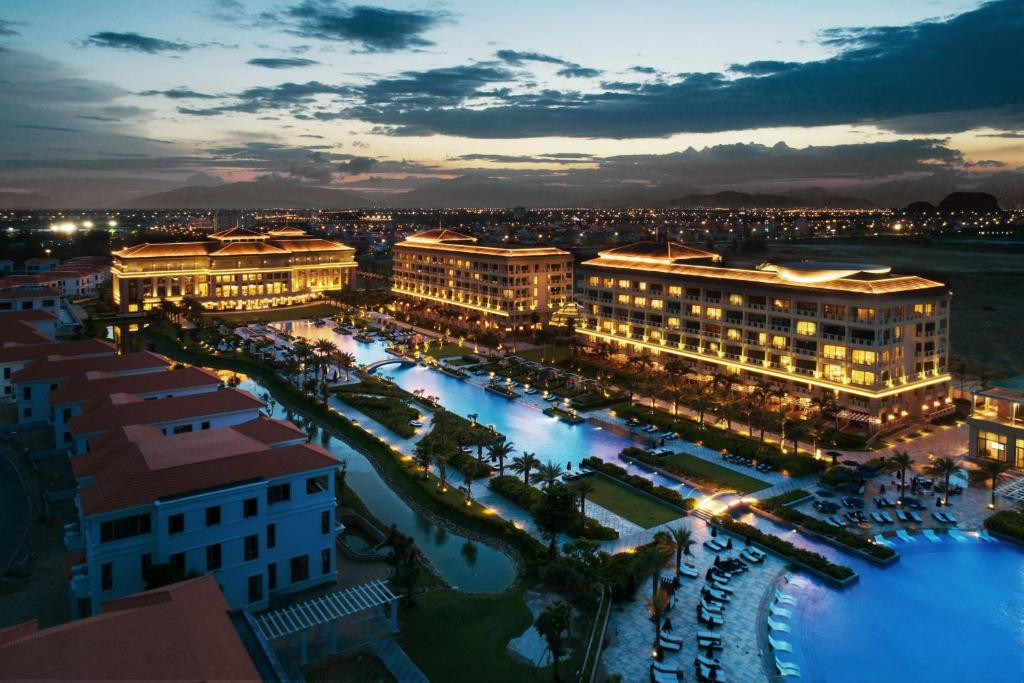 Sheraton Grand Danang Resort 5*