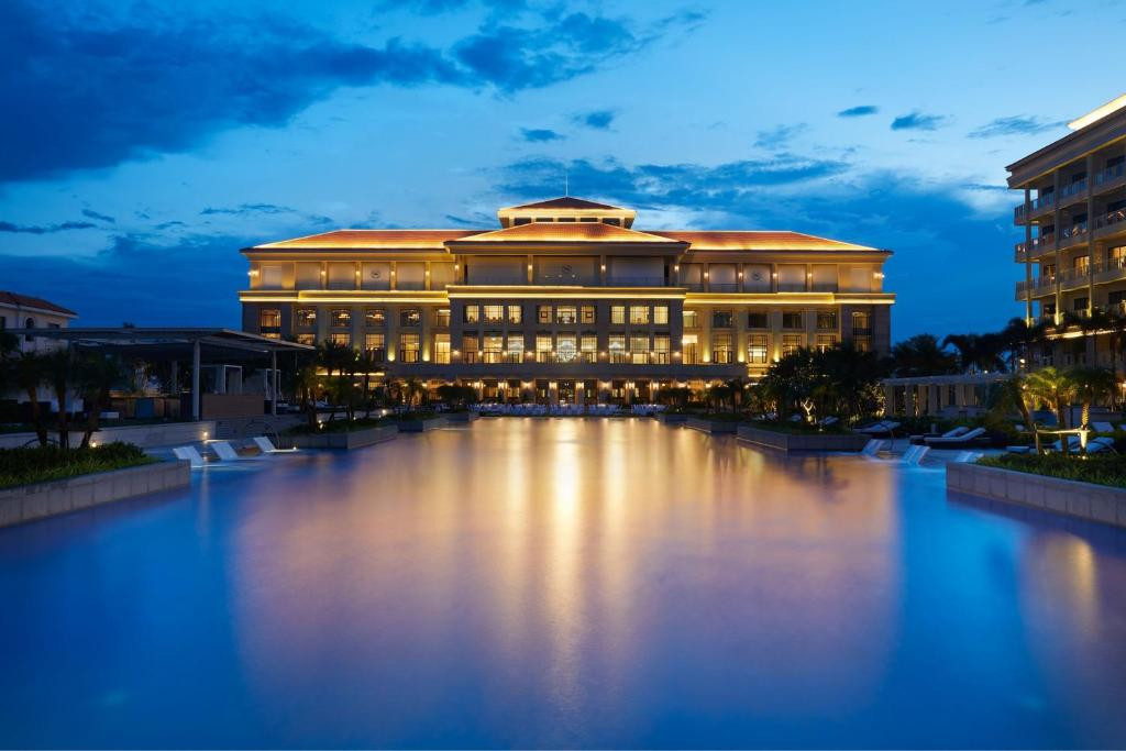 Sheraton Grand Danang Resort 5*