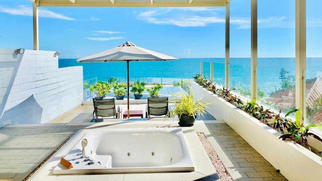 The Cliff Resort & Residence 4*
