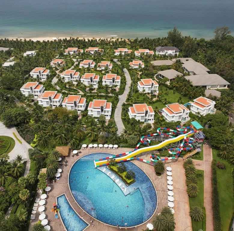 Wyndham Grand Phu Quoc (Ex. Vinoasis Phu Quoc Resort) 5*