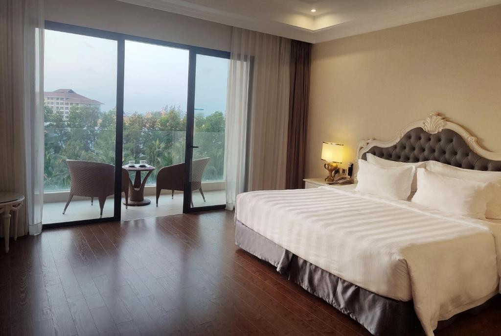 Wyndham Grand Phu Quoc (Ex. Vinoasis Phu Quoc Resort) 5*