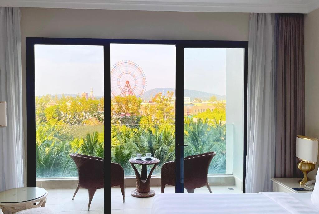 Wyndham Grand Phu Quoc (Ex. Vinoasis Phu Quoc Resort) 5*