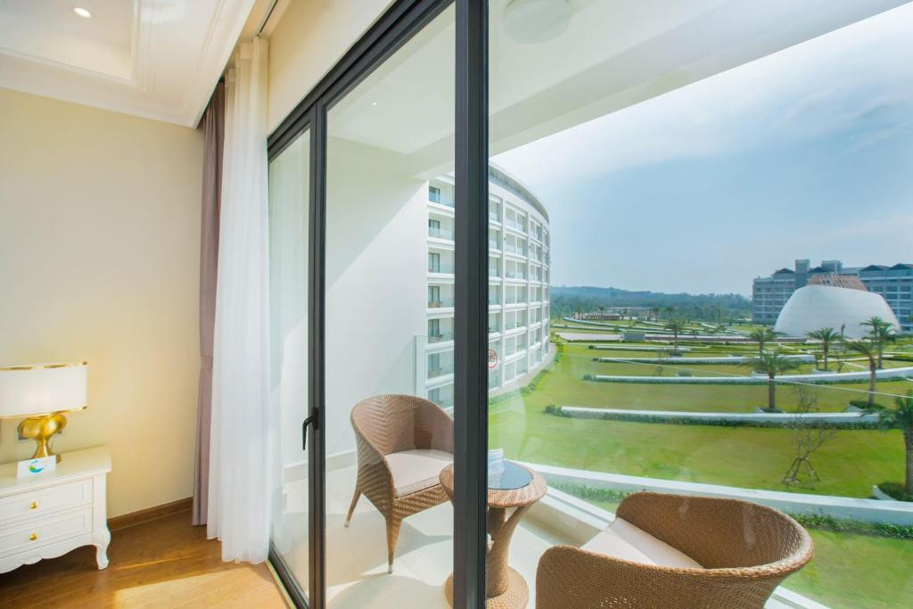 Wyndham Grand Phu Quoc (Ex. Vinoasis Phu Quoc Resort) 5*