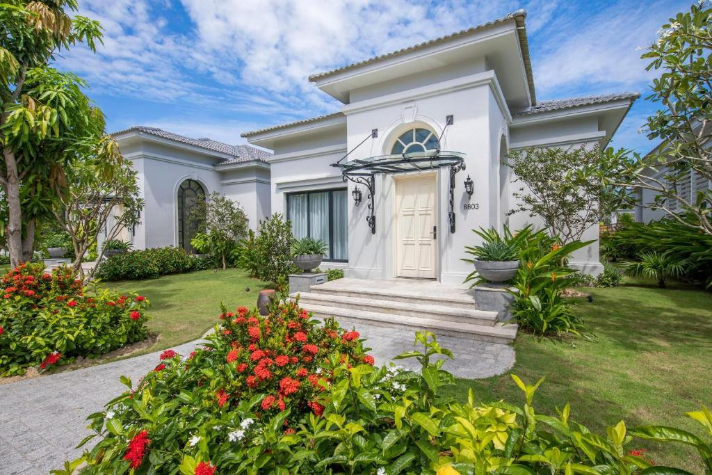 Melia Vinpearl Cam Ranh Beach Resort (Ex. Vinpearl Resort & Spa Long Beach Nha Trang) 5*