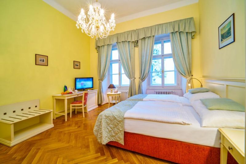 Josephine Old Town Square Hotel 4*