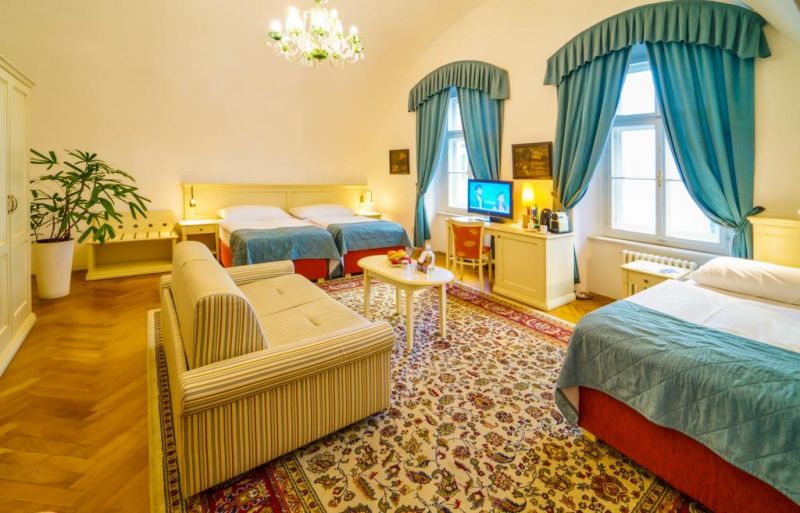 Josephine Old Town Square Hotel 4*