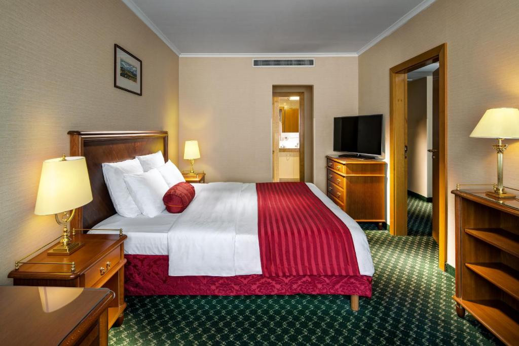 Mamaison Residence Downtown (Ex. Marriott Executive Apartments) 5*
