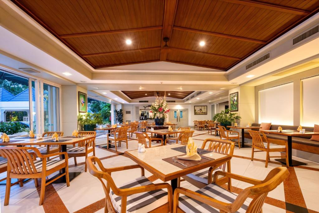 Andaman Beach Suites 4*