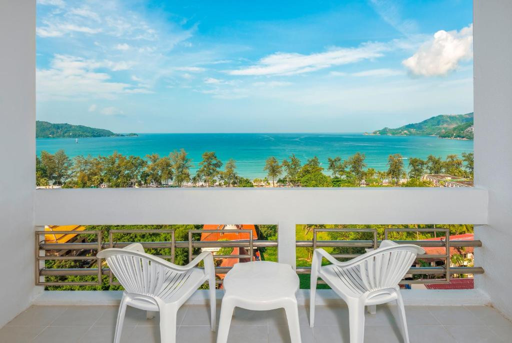 Andaman Beach Suites 4*