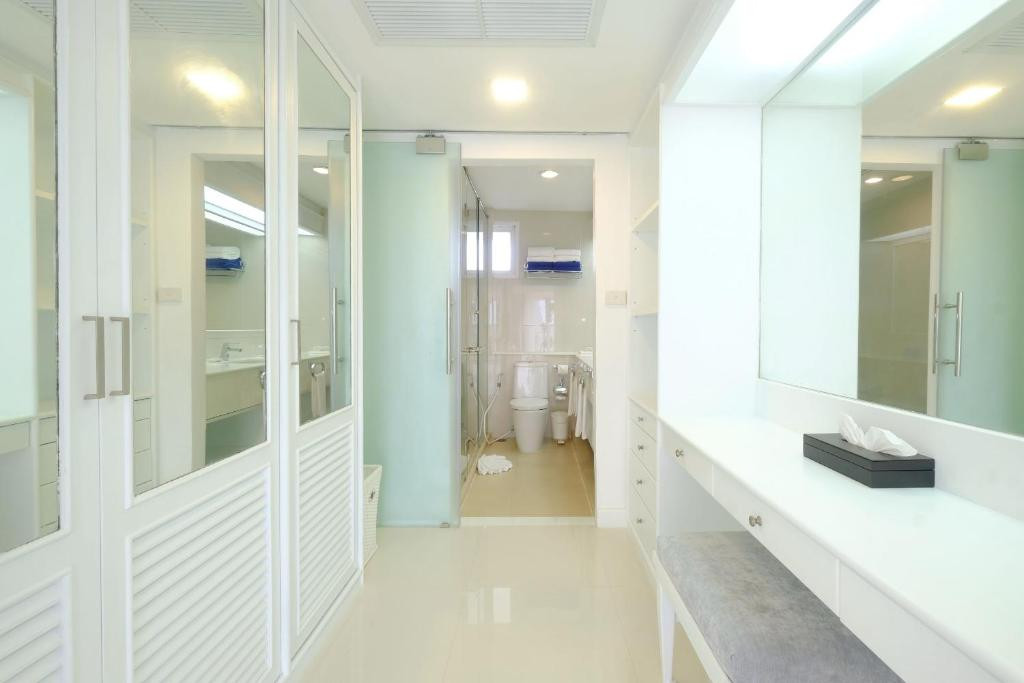 Andaman Beach Suites 4*