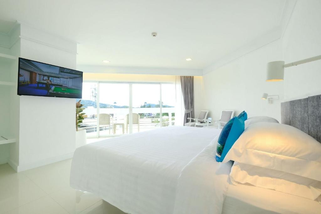 Andaman Beach Suites 4*