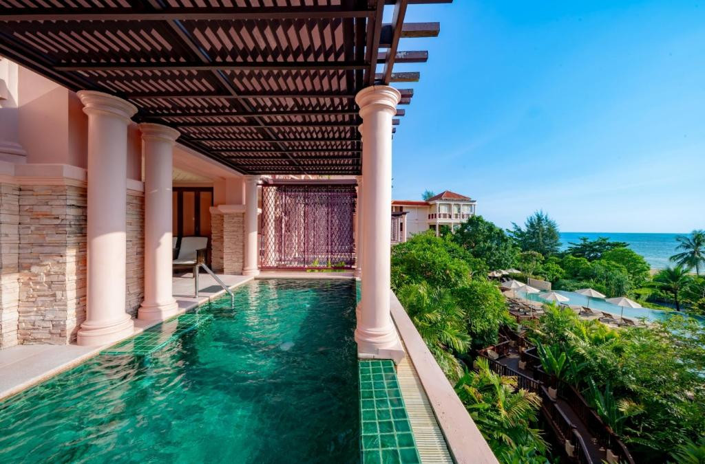 Centara Grand Beach Resort Phuket 5*