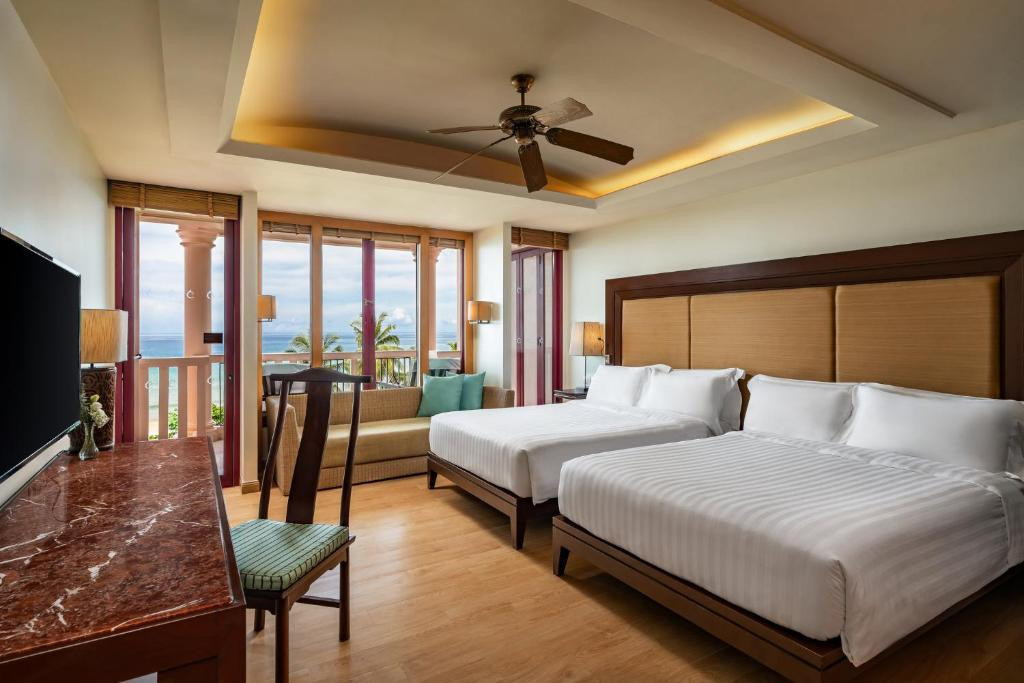 Centara Grand Beach Resort Phuket 5*