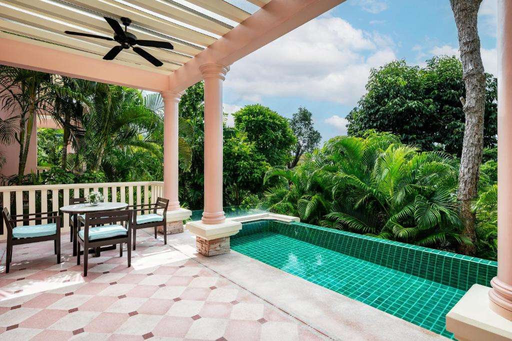 Centara Grand Beach Resort Phuket 5*