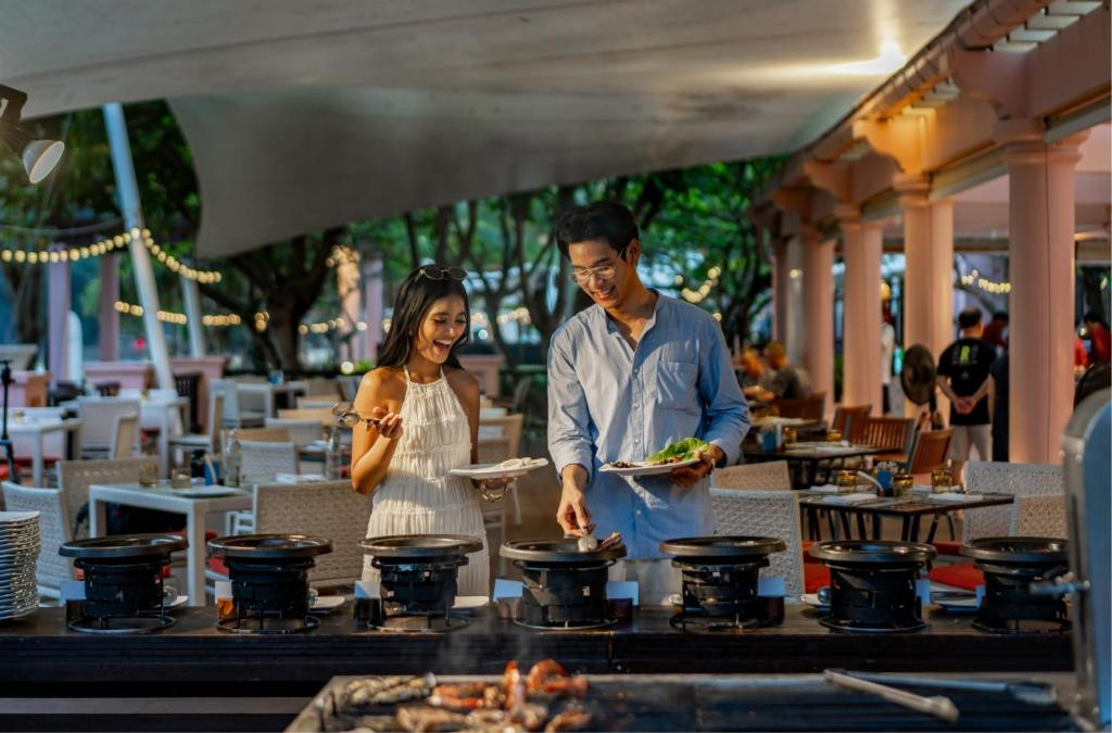 Centara Grand Beach Resort Phuket 5*