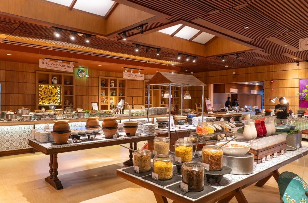 Centara Grand Beach Resort Phuket 5*