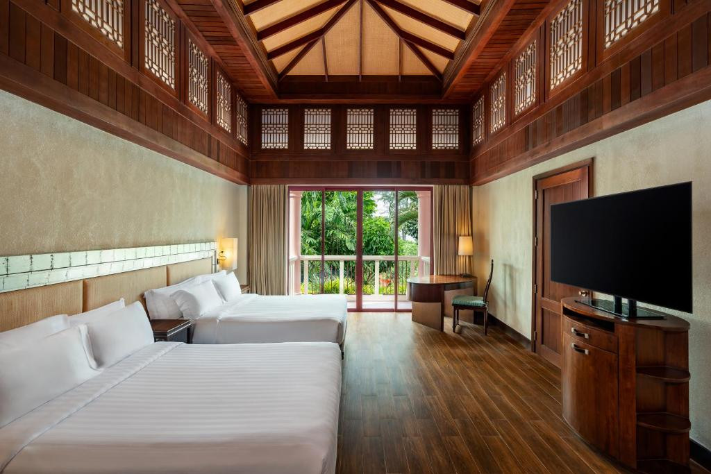 Centara Grand Beach Resort Phuket 5*