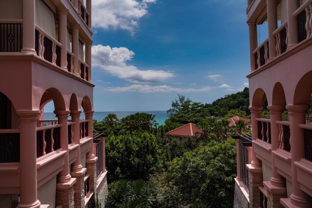 Centara Grand Beach Resort Phuket 5*
