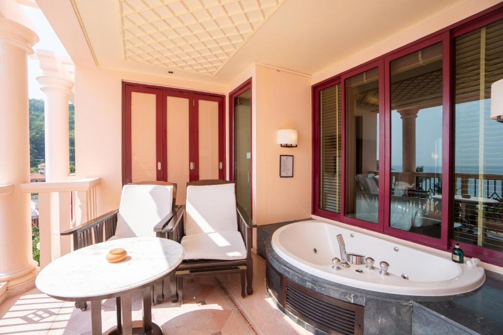 Centara Grand Beach Resort Phuket 5*