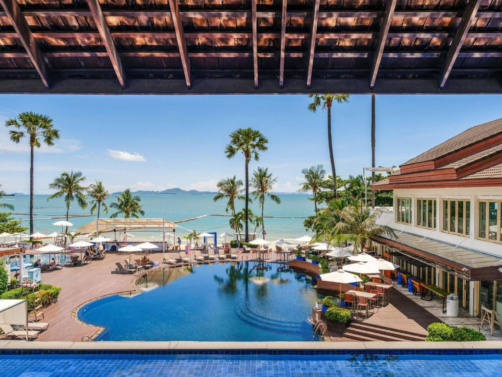 Pullman Pattaya Hotel G (Ex. Pullman Pattaya Aisawan)  5*