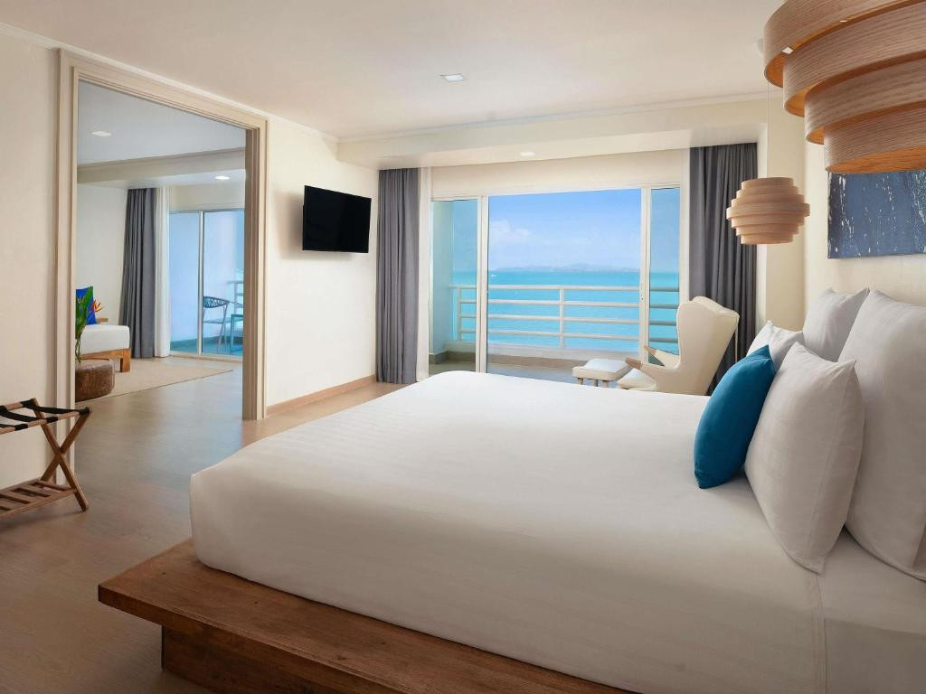 Pullman Pattaya Hotel G (Ex. Pullman Pattaya Aisawan)  5*