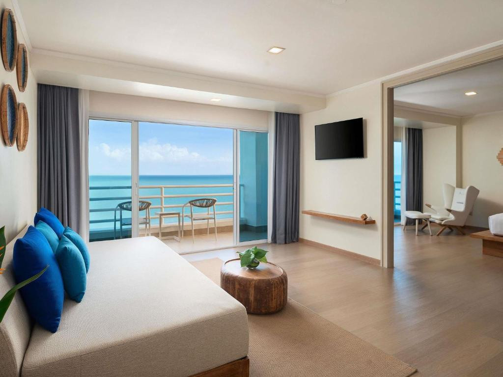 Pullman Pattaya Hotel G (Ex. Pullman Pattaya Aisawan)  5*