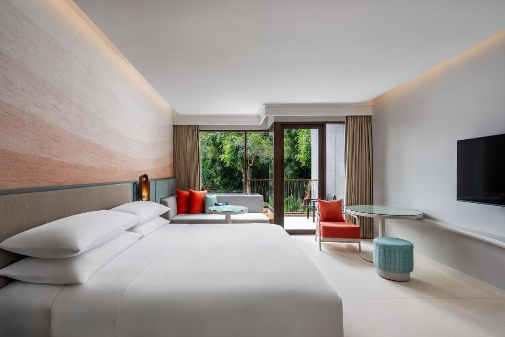 Renaissance Phuket Resort & Spa 5*