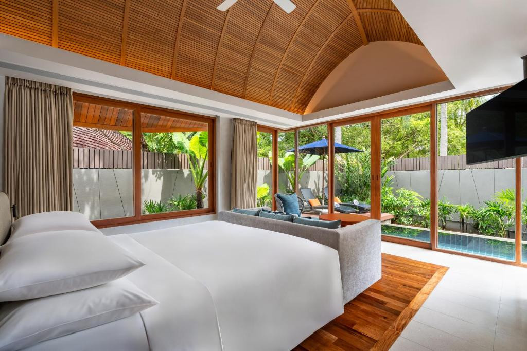 Renaissance Phuket Resort & Spa 5*
