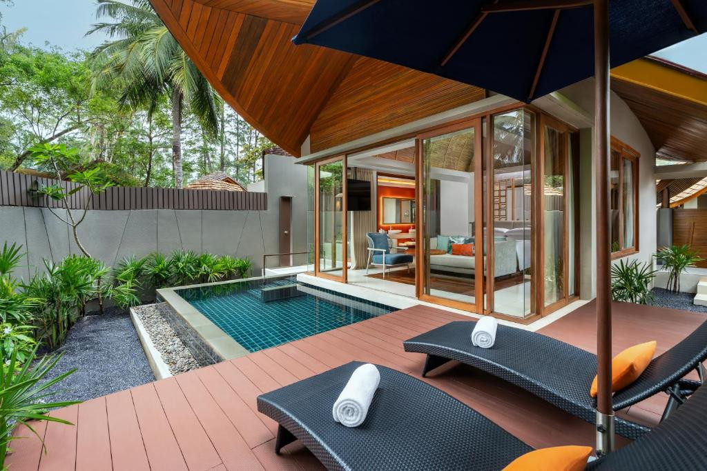 Renaissance Phuket Resort & Spa 5*