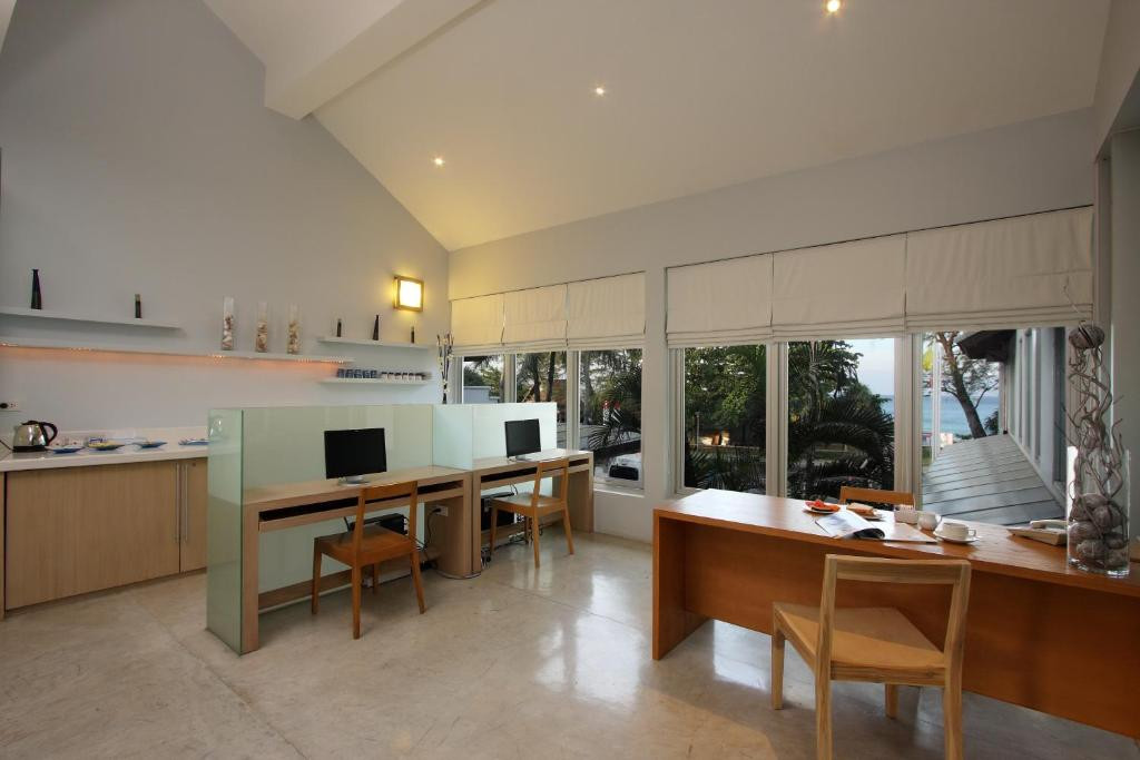 Ramada By Wyndham Phuket Southsea 4*