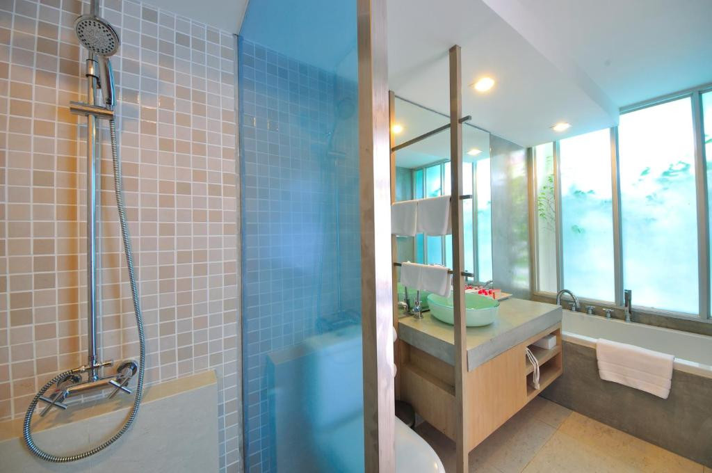 Ramada By Wyndham Phuket Southsea 4*