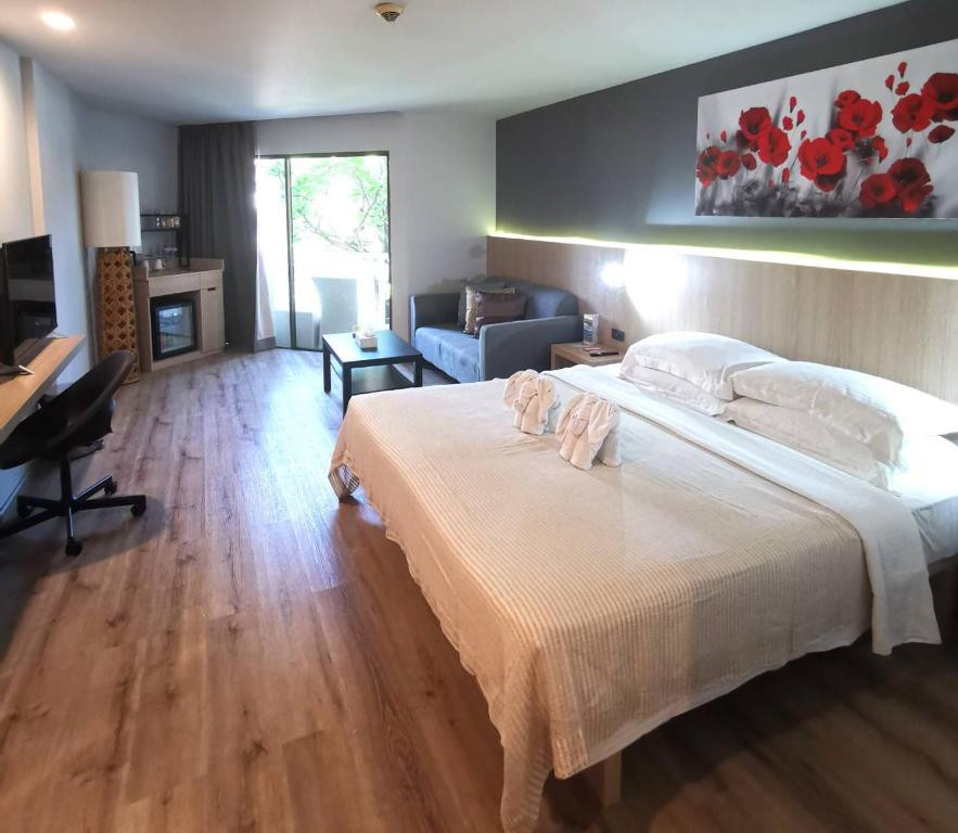Ramada By Wyndham Phuket Southsea 4*