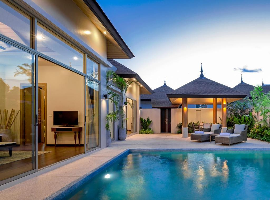 Splash Beach Resort Phuket 5*
