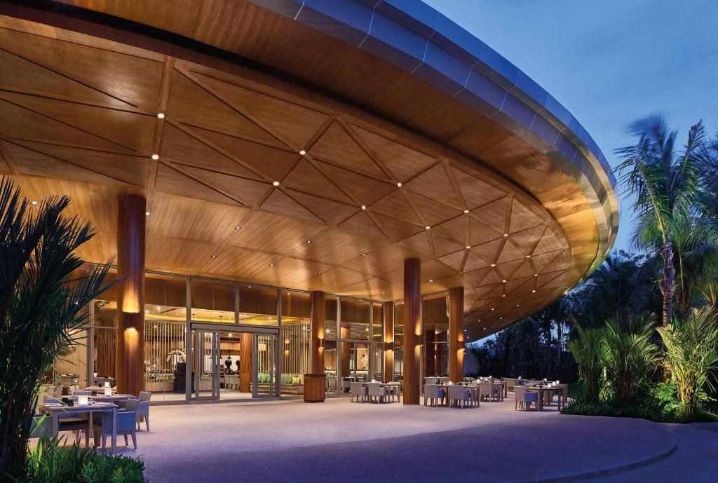Splash Beach Resort Phuket 5*