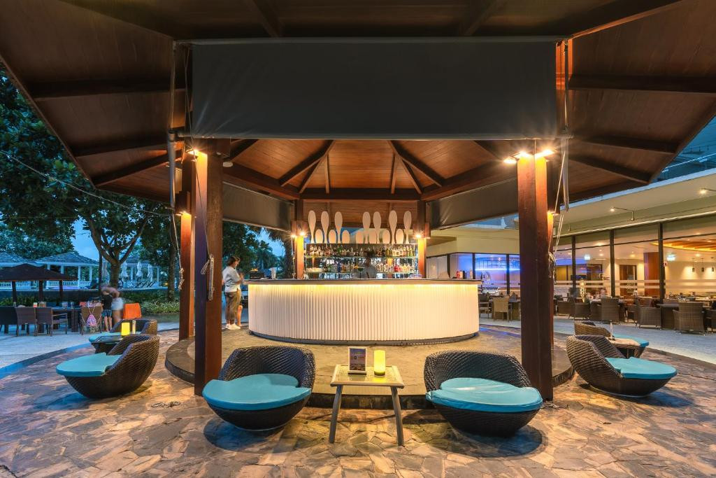 Splash Beach Resort Phuket 5*